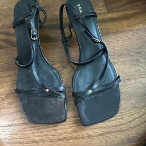 FRAME Le Braxton Sandal in Noir